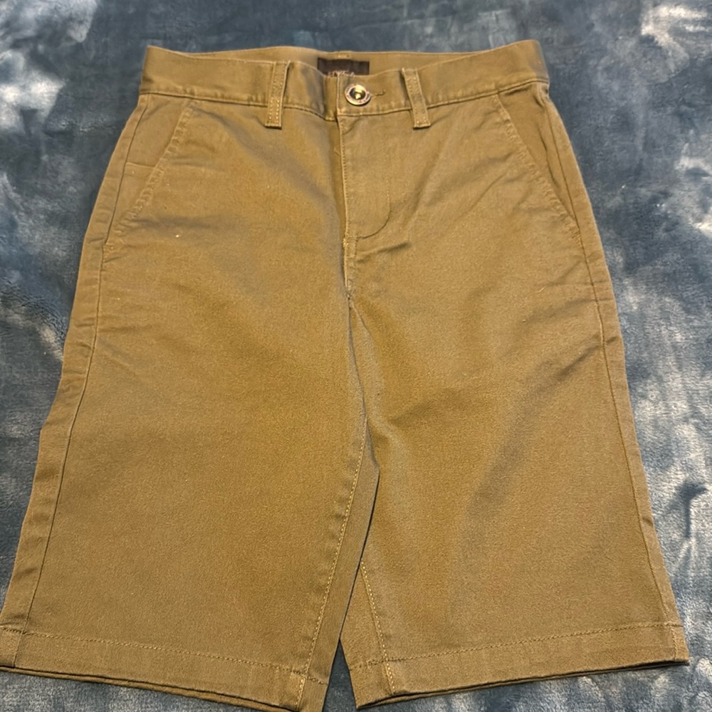 NWOT RVCA shorts Military green size 24